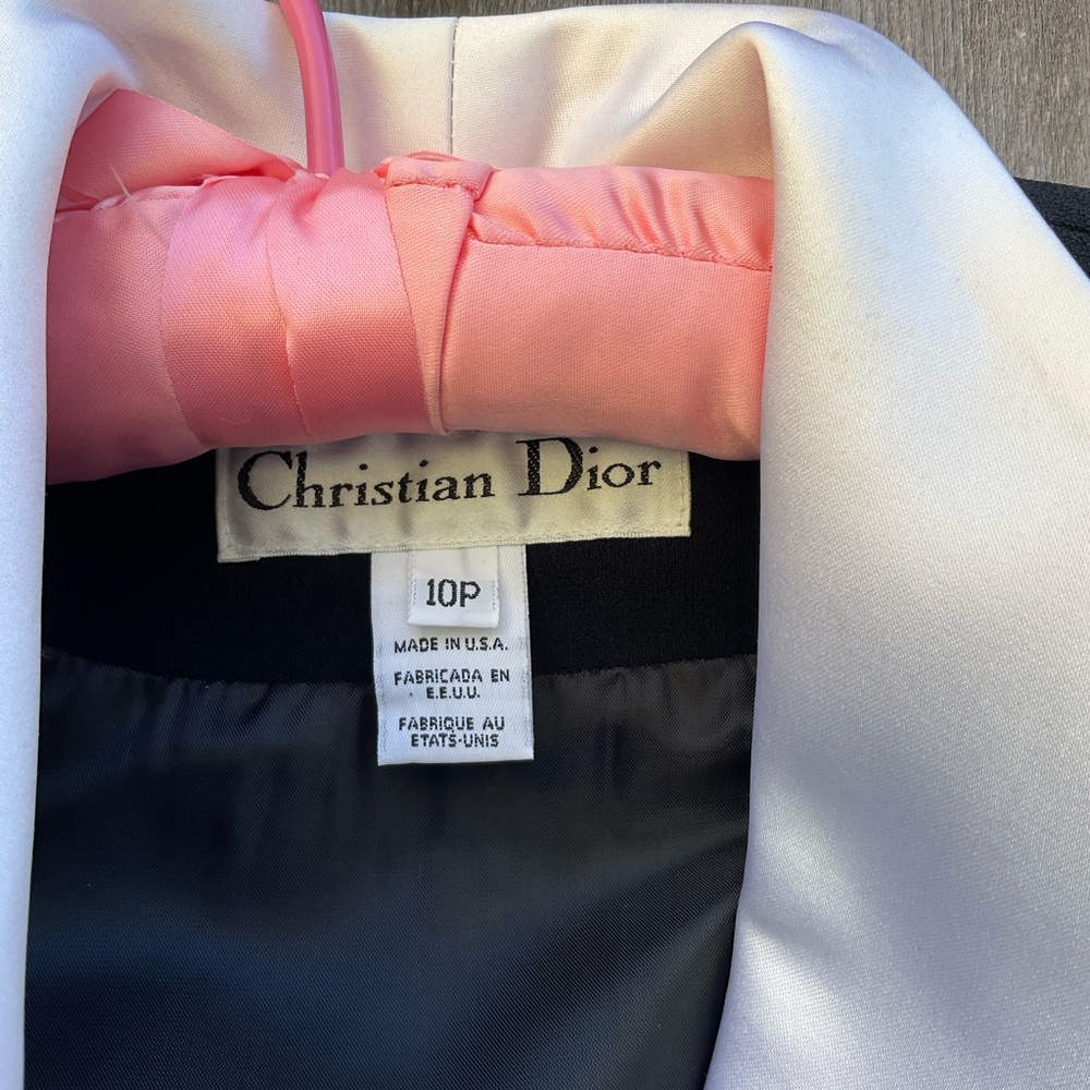 Dior Black and White Blazer with Bold Collar - Picture 3 of 7